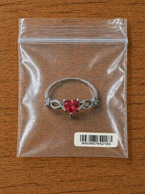 NEW Women's Feminine Dainty Silver Ring With Pinkish-Reddish Heart Size 6